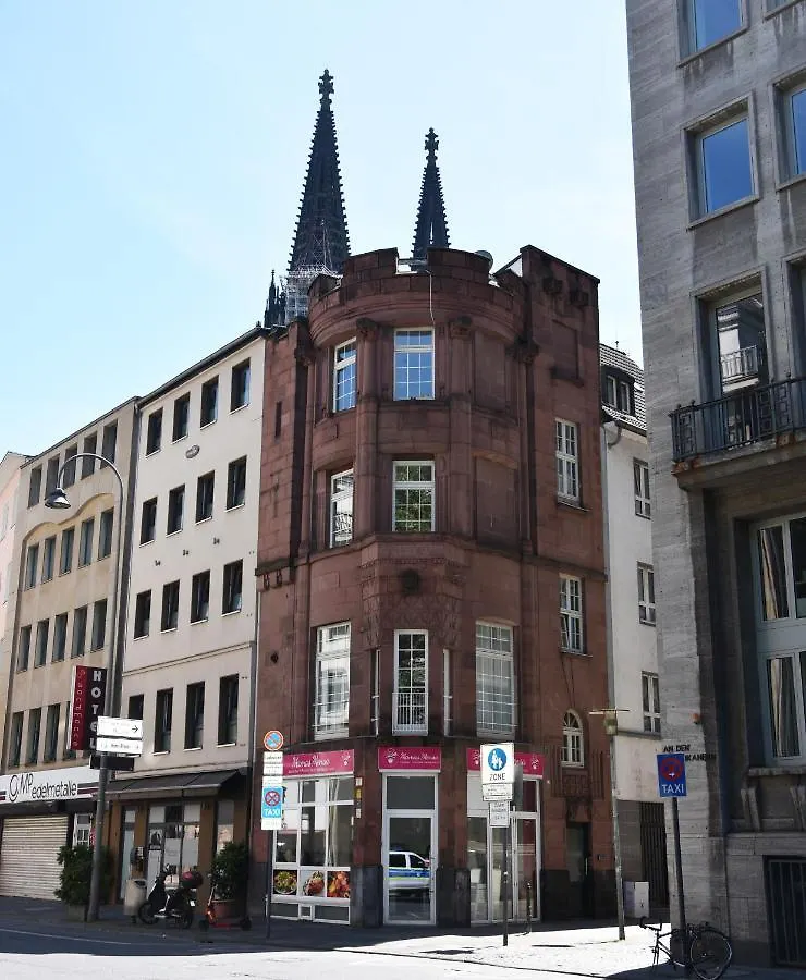Dom Aparts Cologne 0*,